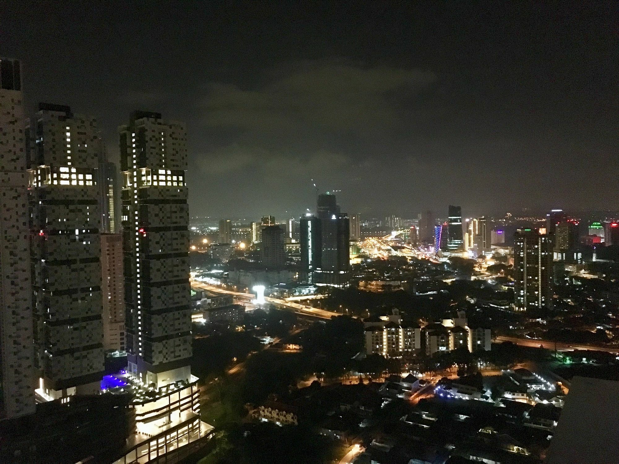 Pinnacle Tower Apartment Stay By Feel Suites Johor Bahru Exterior photo