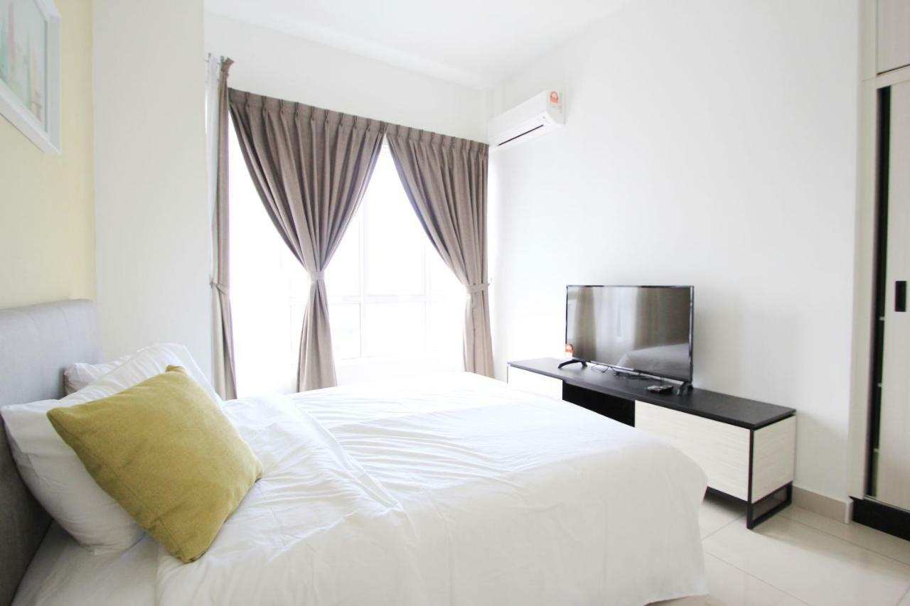 Pinnacle Tower Apartment Stay By Feel Suites Johor Bahru Exterior photo